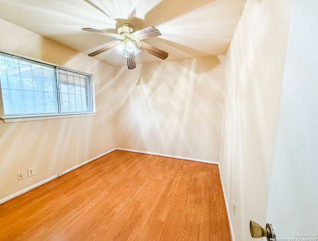 unfurnished room with wood-type flooring and ceiling fan