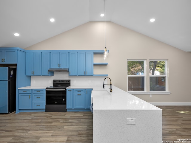 kitchen with dark hardwood / wood-style flooring, sink, black electric range oven, stainless steel refrigerator, and decorative light fixtures