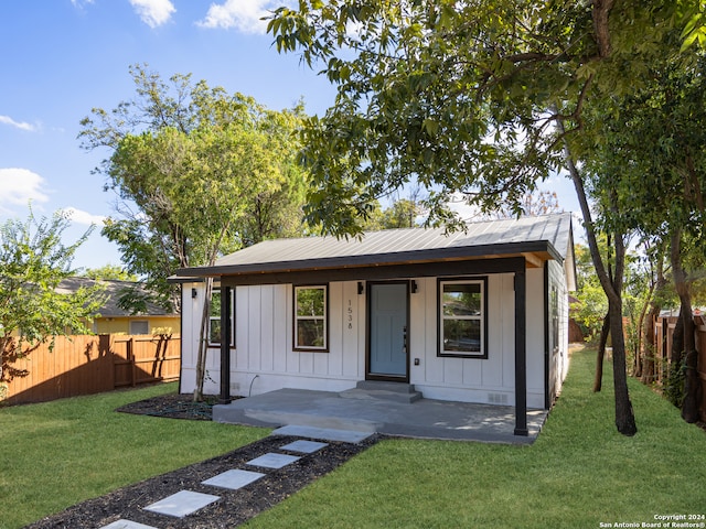 view of front of home with a porch and a front yard