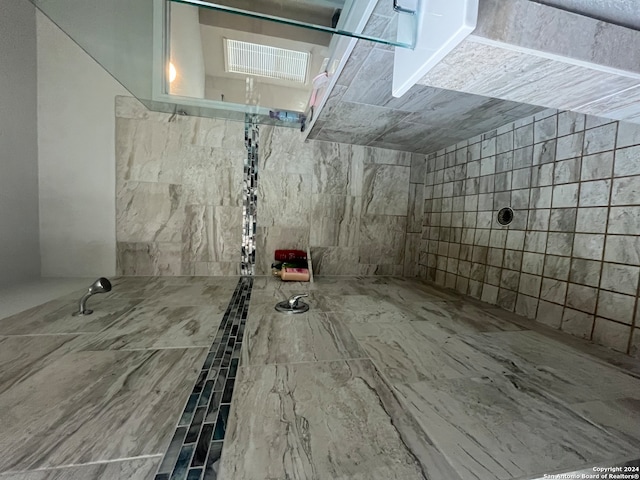 bathroom featuring tiled shower