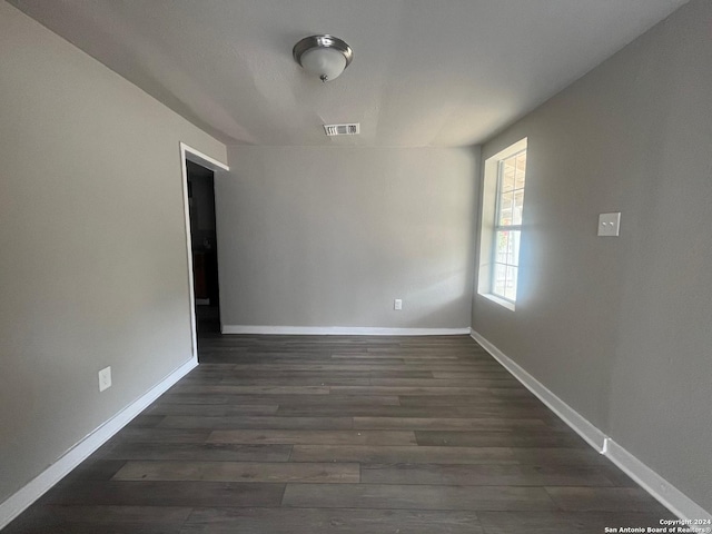 118 Odis, San Antonio, TX 78204 - spare room with dark wood-style floors and baseboards