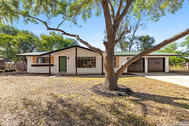 single story home featuring a garage