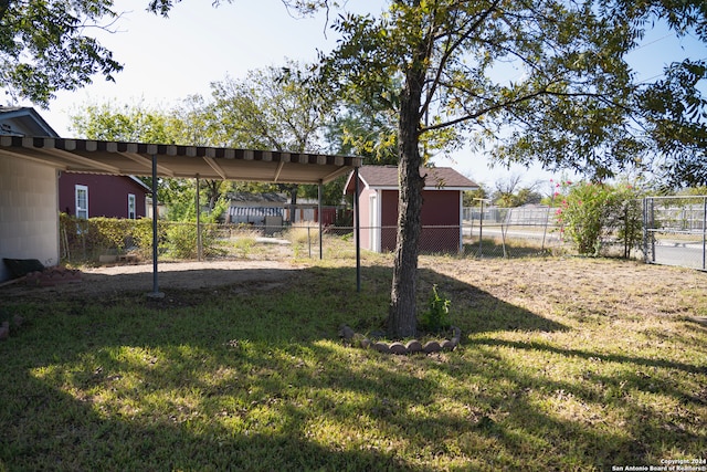 view of yard with a storage shed