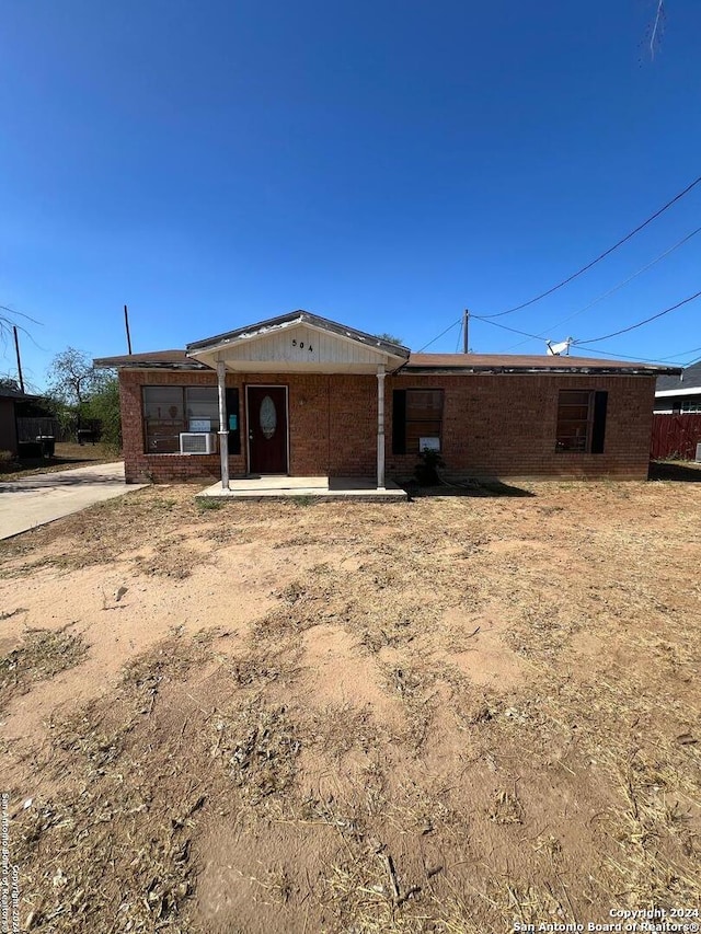 view of front of property