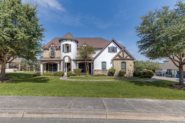 view of front facade featuring a front yard