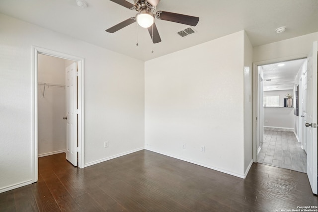 unfurnished room featuring dark wood-type flooring and ceiling fan