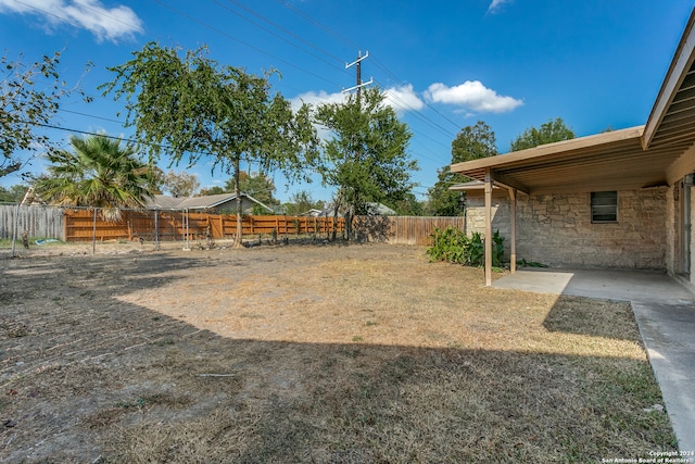 view of yard featuring a patio