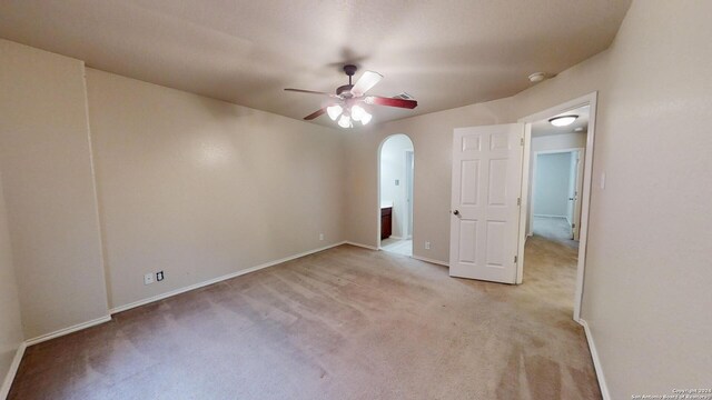 unfurnished room featuring light carpet and ceiling fan