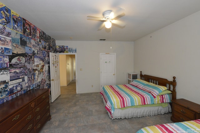 bedroom with ceiling fan