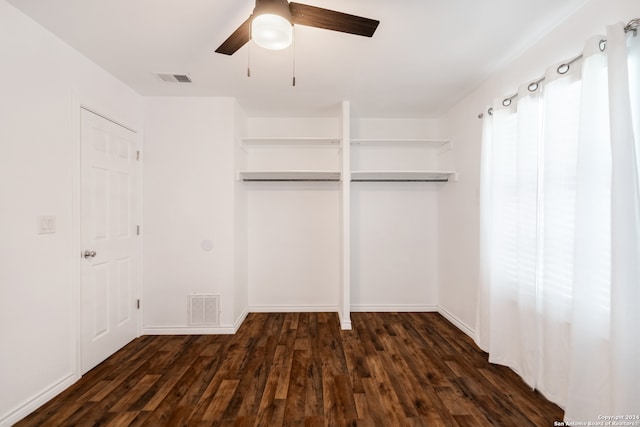 walk in closet featuring dark wood-type flooring and ceiling fan