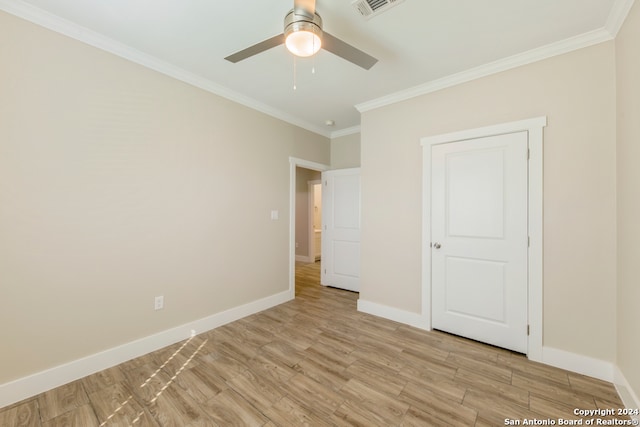 unfurnished bedroom featuring ceiling fan, light hardwood / wood-style flooring, and crown molding