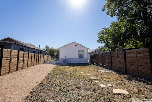 view of yard featuring central AC unit