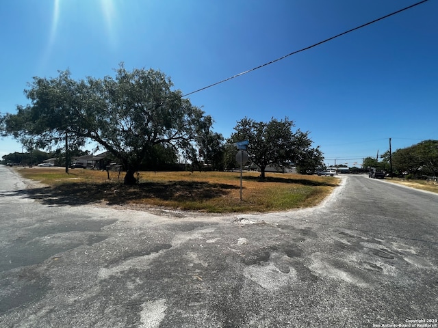 Listing photo 2 for 301 Kirkpatrick St, Taft TX 78390