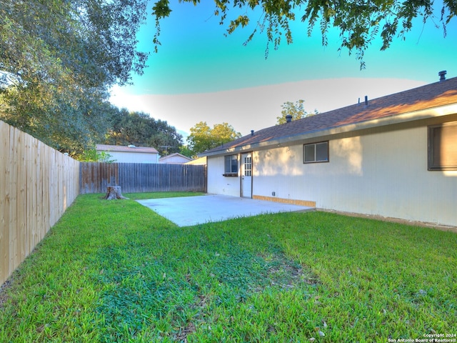 view of yard with a patio area