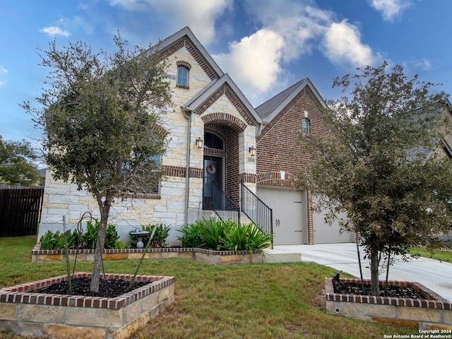 view of front facade with a garage and a front yard