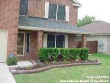 view of front of house featuring a front yard