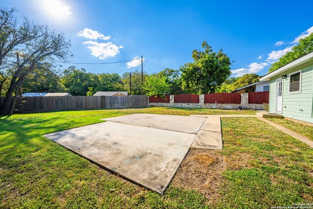 view of yard with a patio area