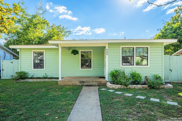 view of front of property with a front yard