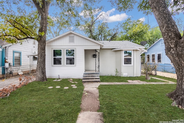 view of front of house with a front lawn