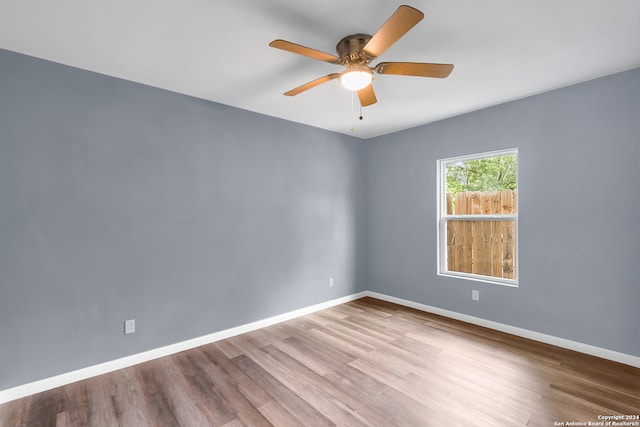 unfurnished room with light hardwood / wood-style floors and ceiling fan