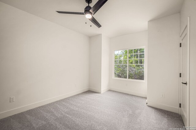 unfurnished room featuring ceiling fan and light colored carpet