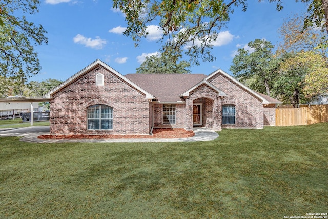 view of front of home featuring a front lawn