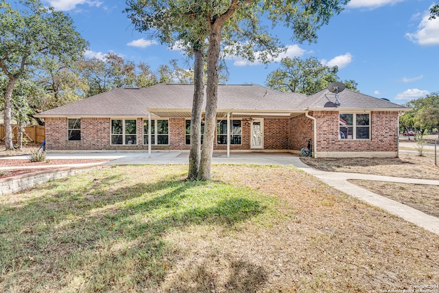 view of front of house with a front lawn and a patio