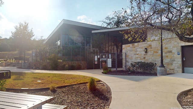 exterior space featuring a front yard