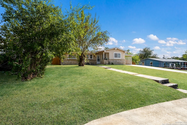 view of front of house with a front yard