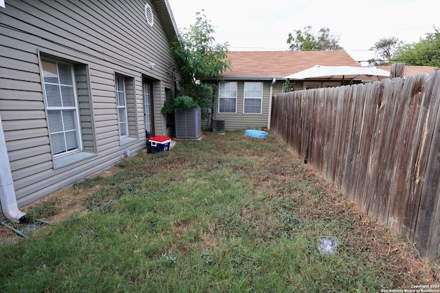 view of yard featuring cooling unit