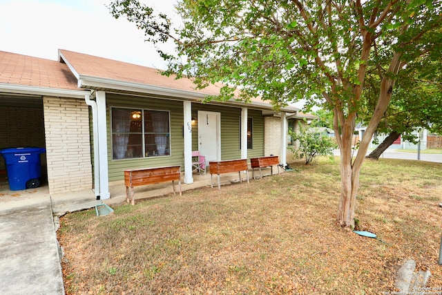 ranch-style house with a front yard