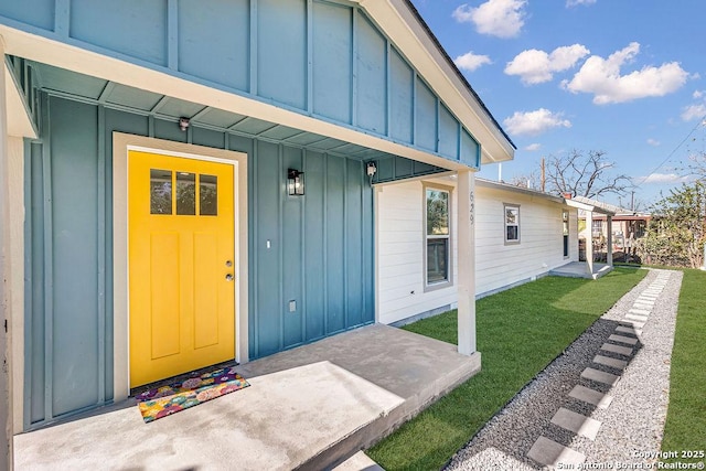 entrance to property featuring a lawn