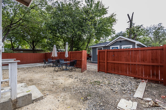 view of yard featuring a patio