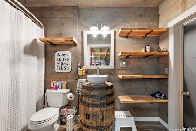 bathroom with a shower with curtain, wood-type flooring, vanity, and toilet