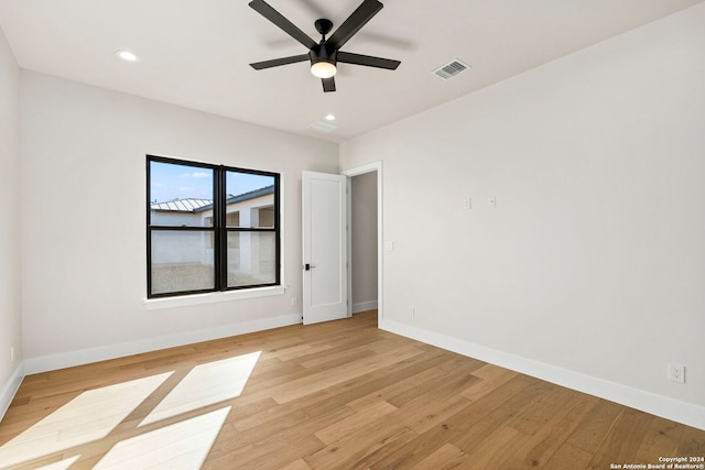 unfurnished room featuring light wood-type flooring and ceiling fan