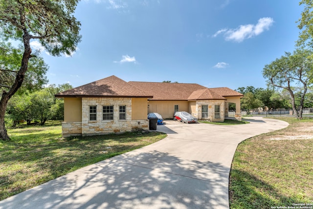 view of front of property with a front lawn