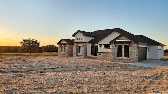 view of front facade featuring a garage