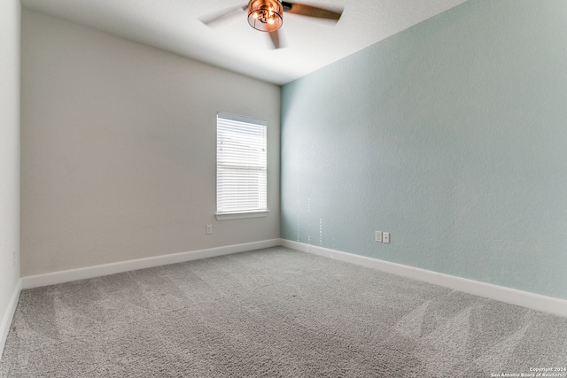 unfurnished room with carpet flooring and ceiling fan