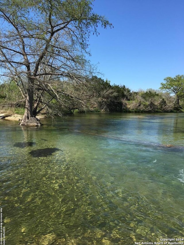 Listing photo 3 for 322 Narrows Rd, Blanco TX 78606