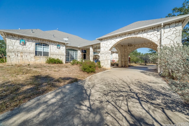 view of front of property