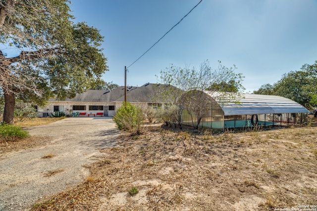 view of yard featuring a carport