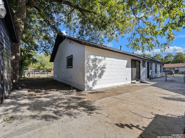 view of front of home featuring a patio area