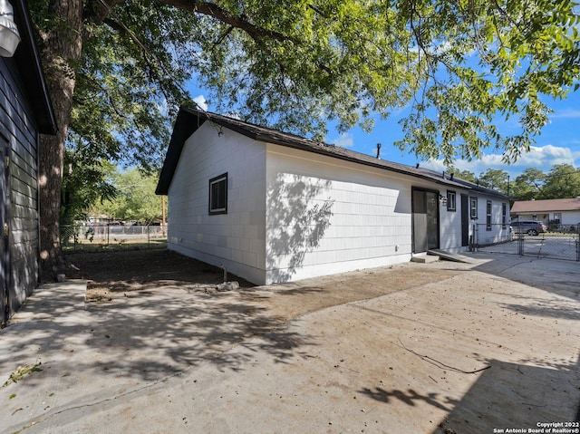 207 Ray Ave, San Antonio, TX 78204 - view of front facade with a patio