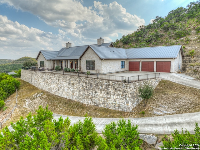 view of front facade with a garage