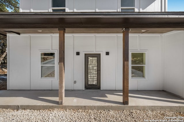 entrance to property featuring a patio area