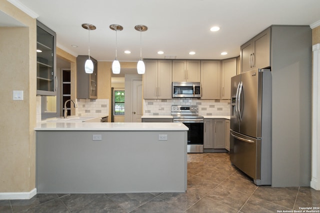 kitchen with kitchen peninsula, stainless steel appliances, decorative light fixtures, and crown molding