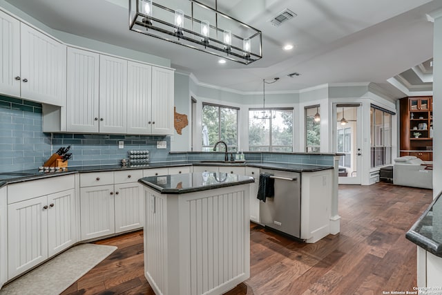 kitchen featuring hanging light fixtures, dark hardwood / wood-style floors, and a center island