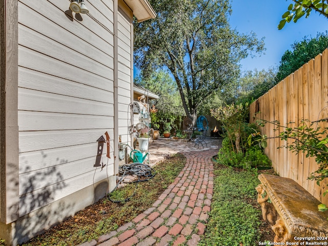 view of yard featuring a patio