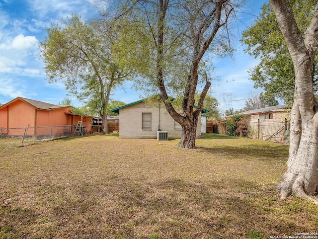 1818 Adamston Dr, San Antonio, TX 78220 - view of yard featuring central AC unit