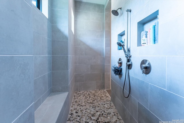 bathroom featuring a tile shower